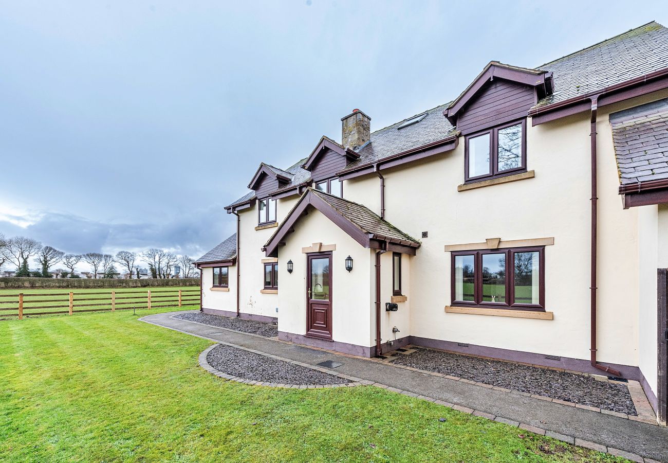 Country house in Holywell - Groes Faen Bach Farmhouse