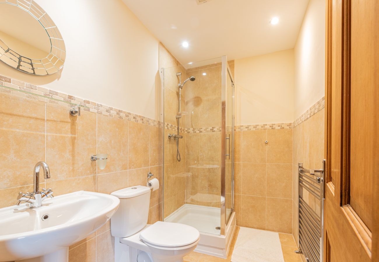 Country house in Holywell - Groes Faen Bach Farmhouse