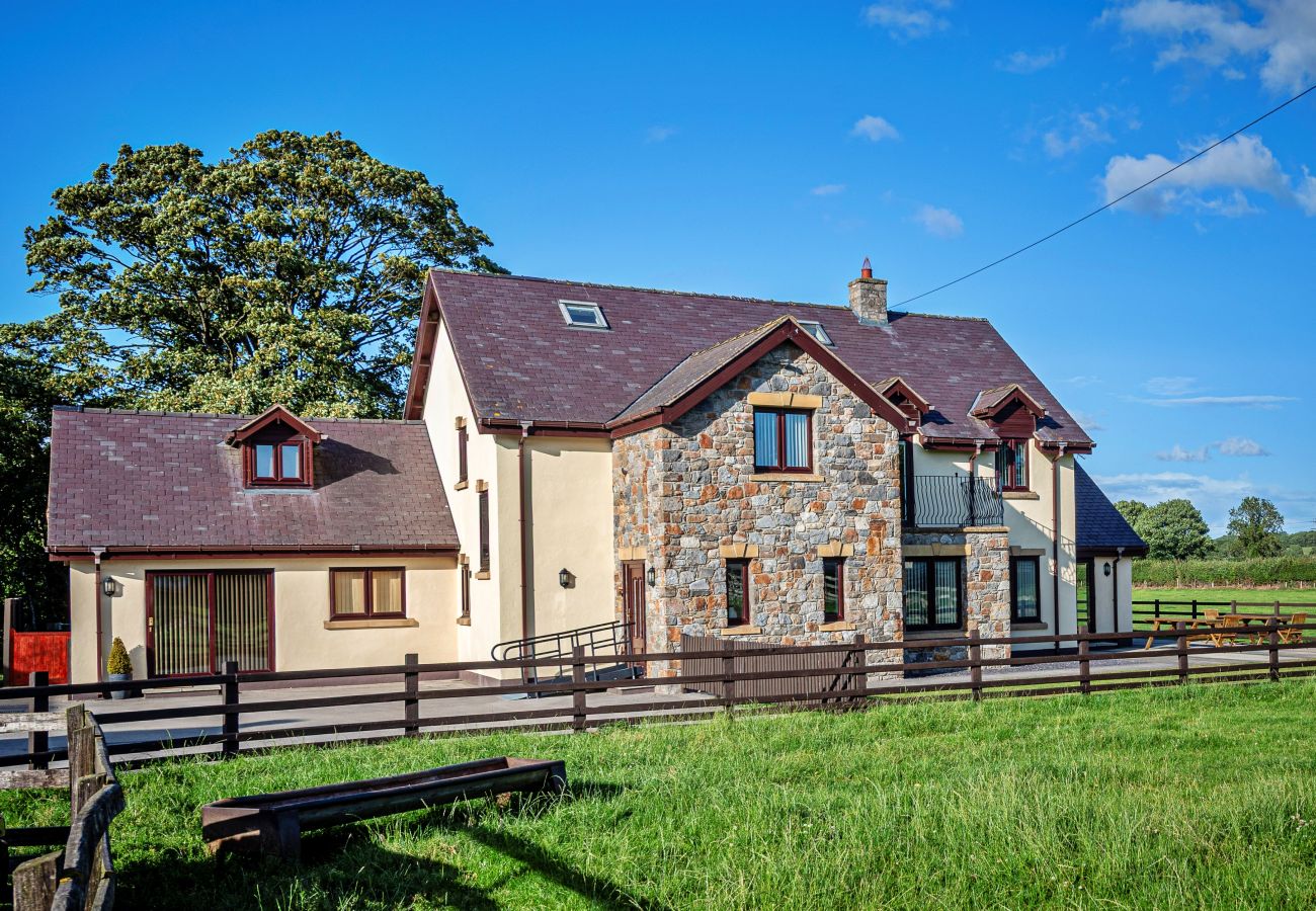 Country house in Holywell - Groes Faen Bach Farmhouse