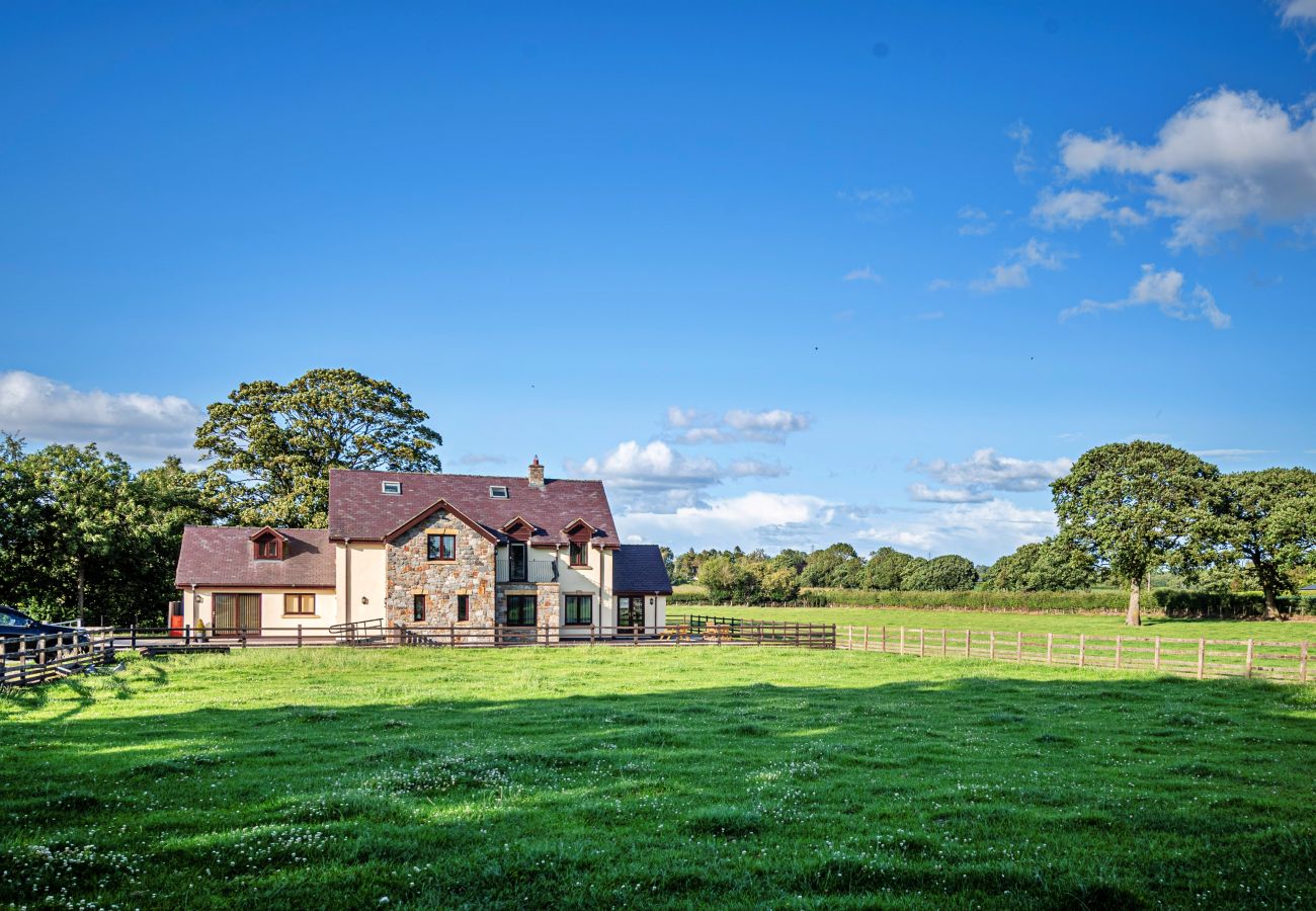 Country house in Holywell - Groes Faen Bach Farmhouse