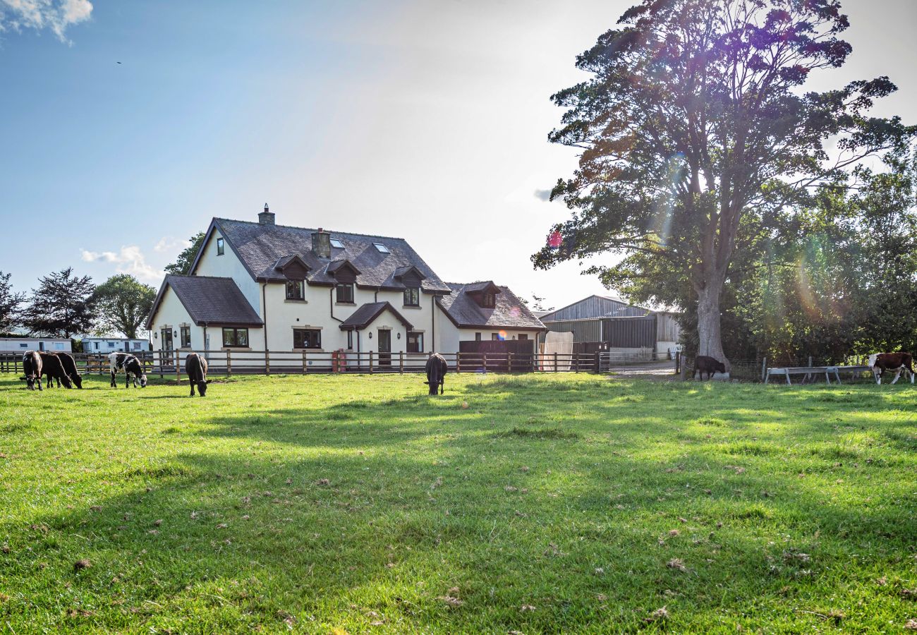 Country house in Holywell - Groes Faen Bach Farmhouse