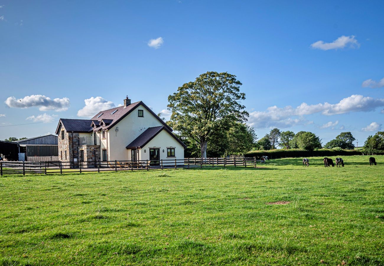 Country house in Holywell - Groes Faen Bach Farmhouse