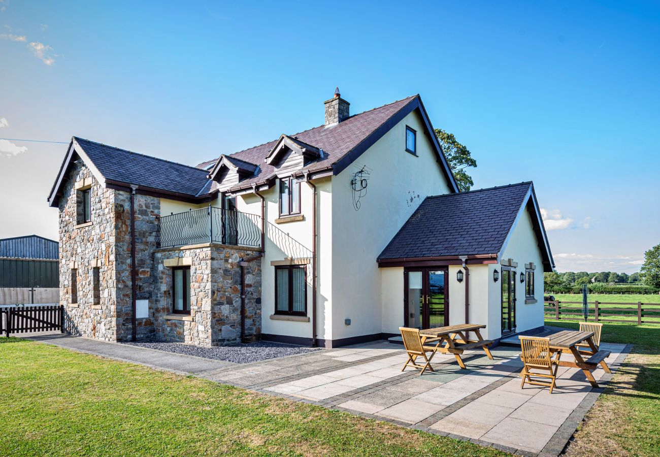 Country house in Holywell - Groes Faen Bach Farmhouse