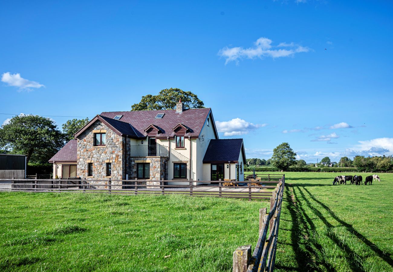 Country house in Holywell - Groes Faen Bach Farmhouse