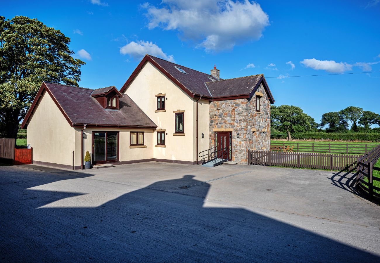 Country house in Holywell - Groes Faen Bach Farmhouse