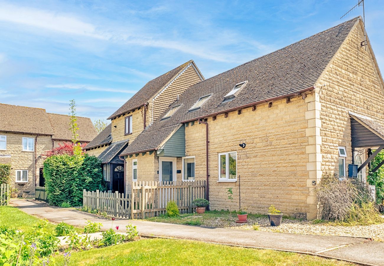 House in Bourton-on-the-Water - No. 8 Meadow Retreat