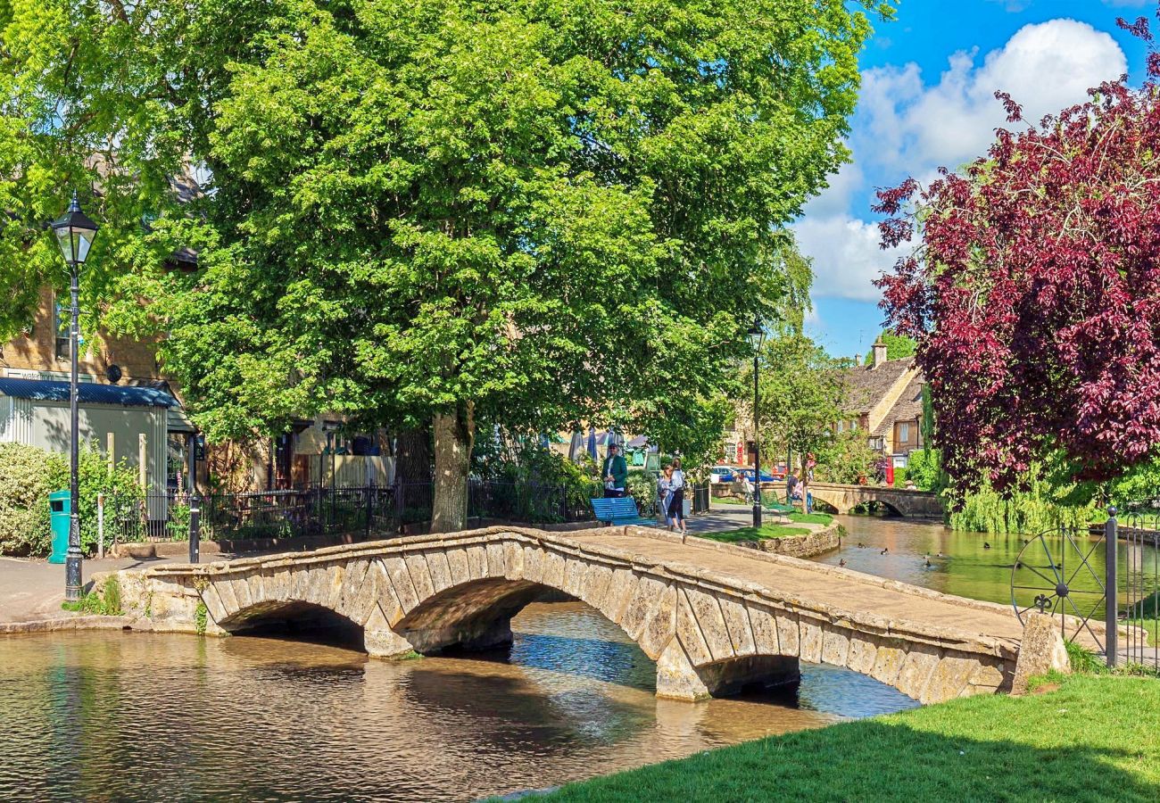 House in Bourton-on-the-Water - No. 8 Meadow Retreat