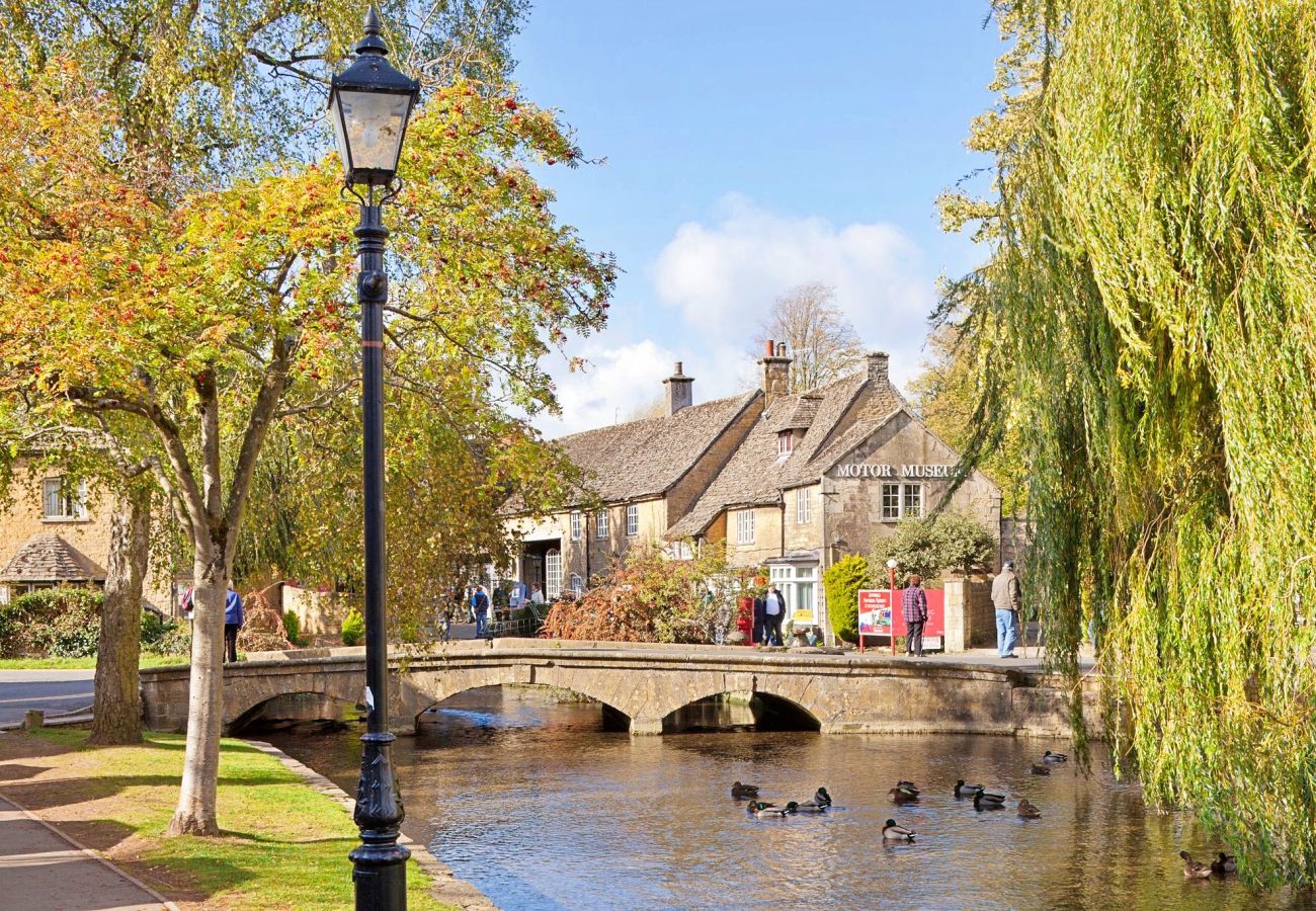 House in Bourton-on-the-Water - No. 8 Meadow Retreat