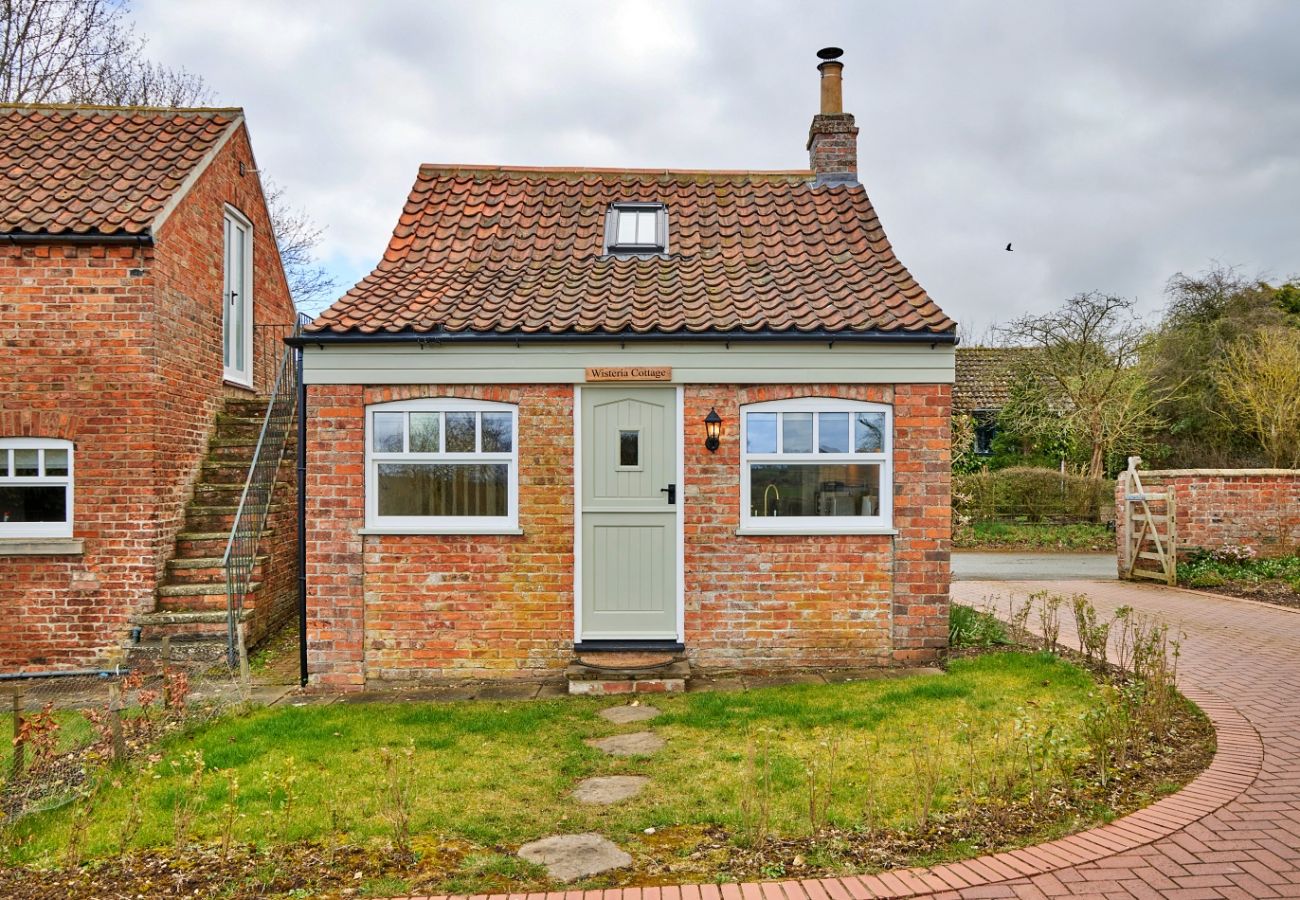 Cottage in Hemingby - Wisteria at the Rookery