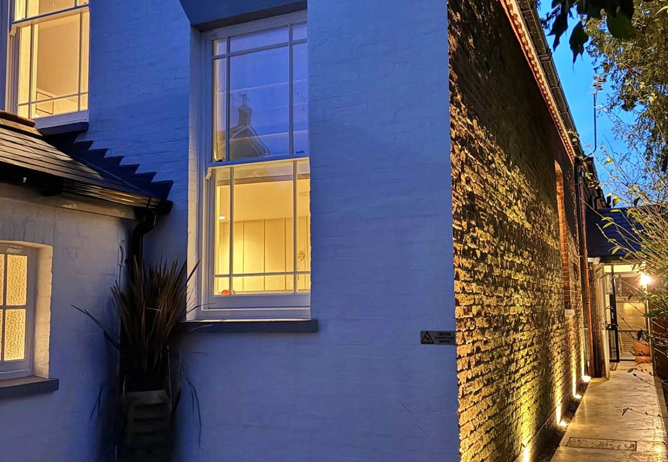 House in Appledore - Wesleyan House