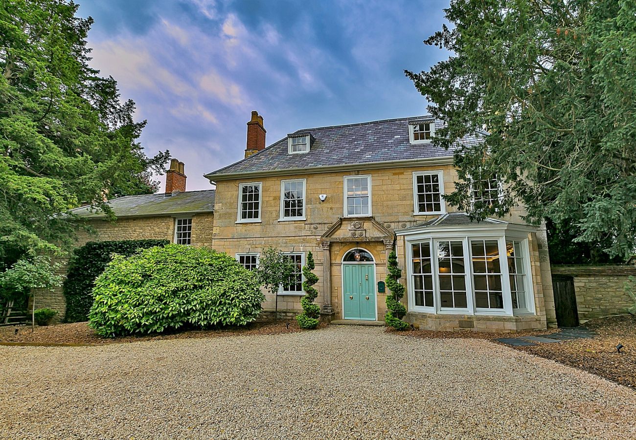 House in Milton Keynes - Ttich Manor Retreat