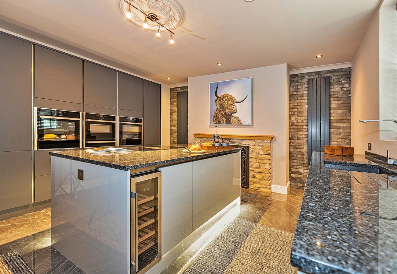 House in Milton Keynes - Ttich Manor Retreat