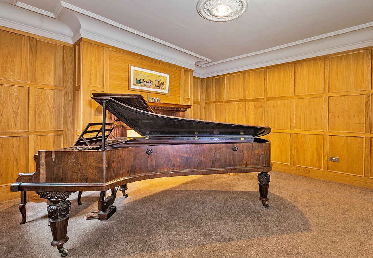 House in Milton Keynes - Ttich Manor Retreat