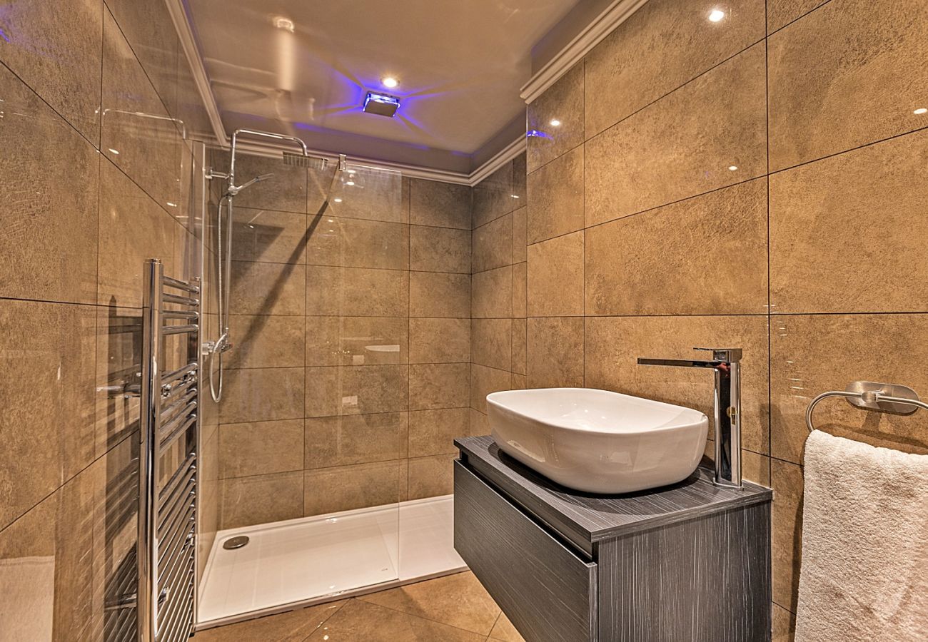 House in Milton Keynes - Ttich Manor Retreat