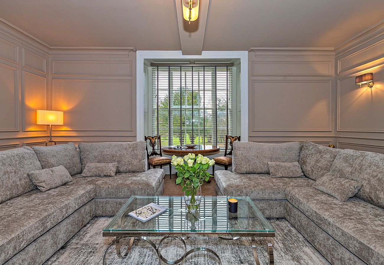 House in Milton Keynes - Ttich Manor Retreat