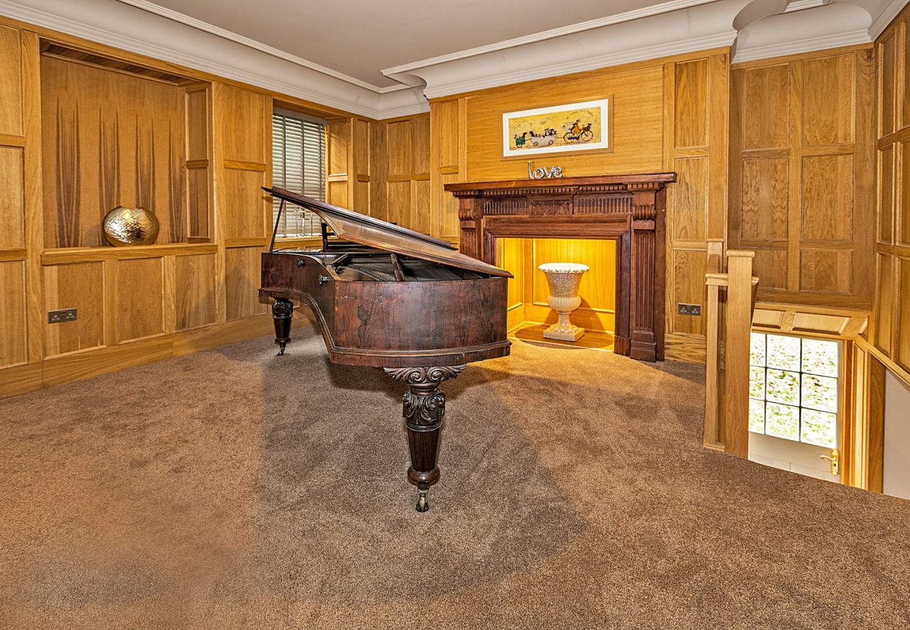 House in Milton Keynes - Ttich Manor Retreat