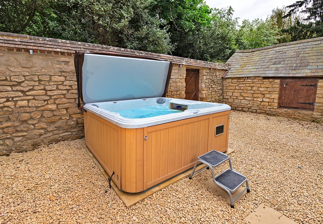 House in Milton Keynes - Ttich Manor Retreat