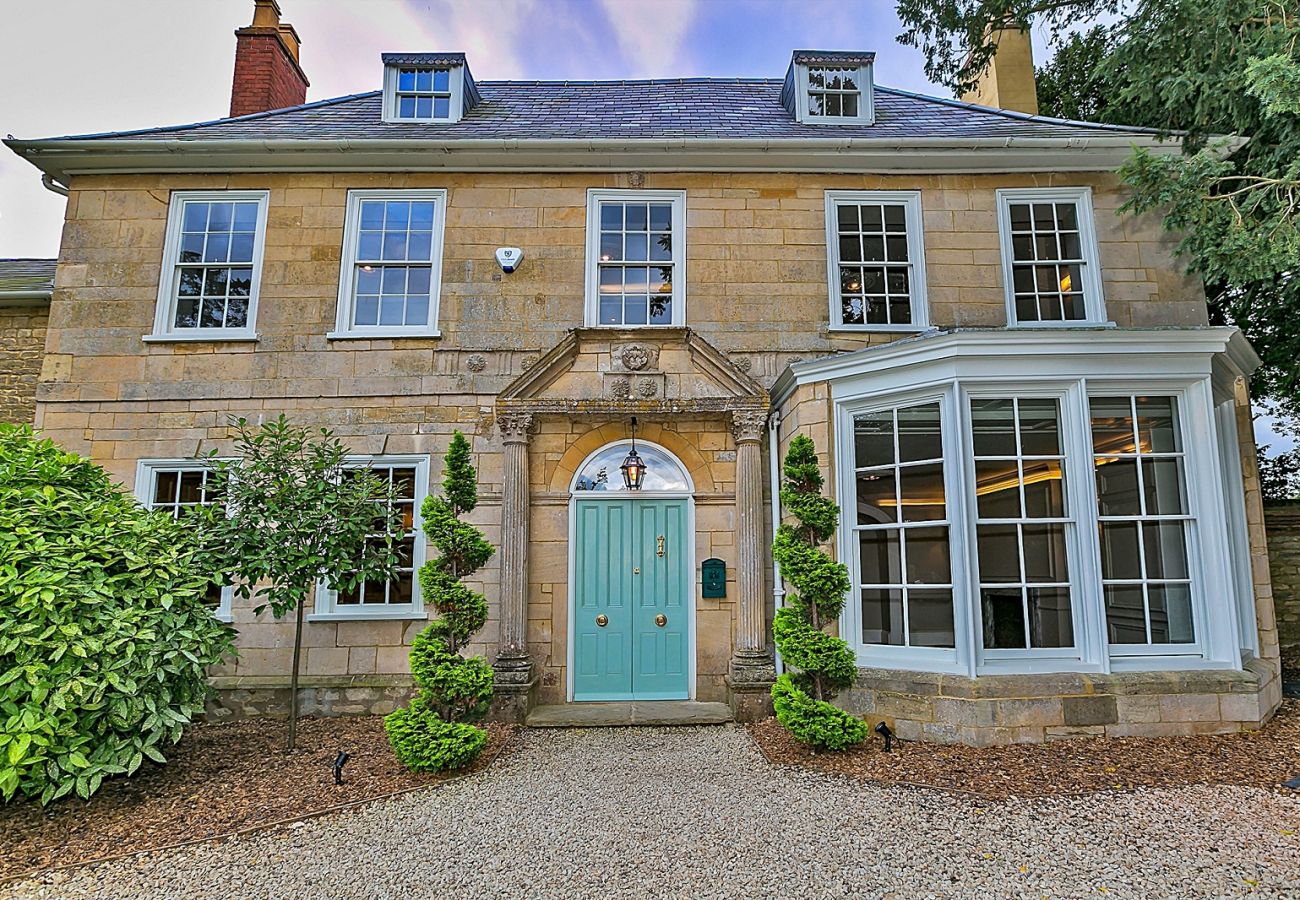 House in Milton Keynes - Ttich Manor Retreat