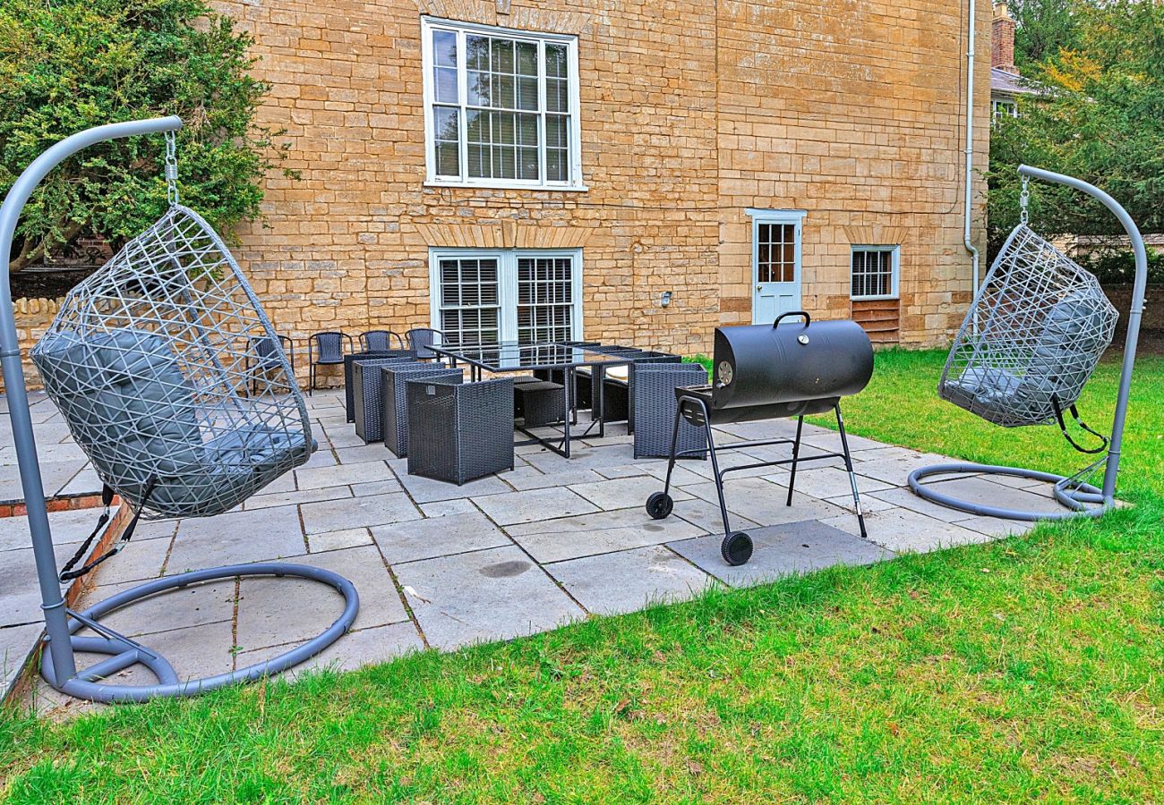 House in Milton Keynes - Ttich Manor Retreat