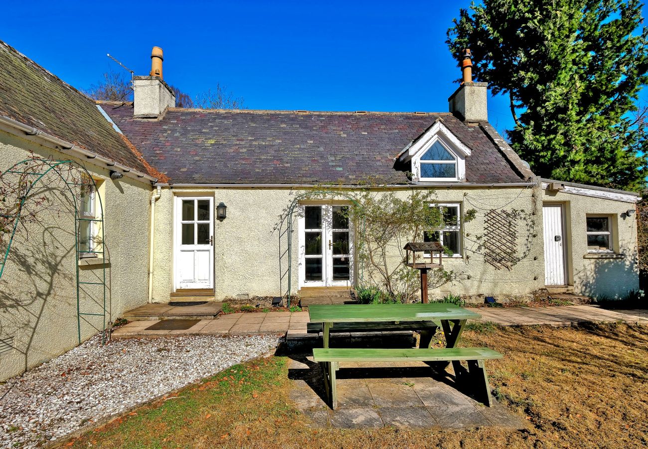 Cottage in Inverurie - Corrennie School Cottage