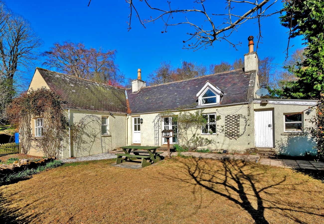 Cottage in Inverurie - Corrennie School Cottage