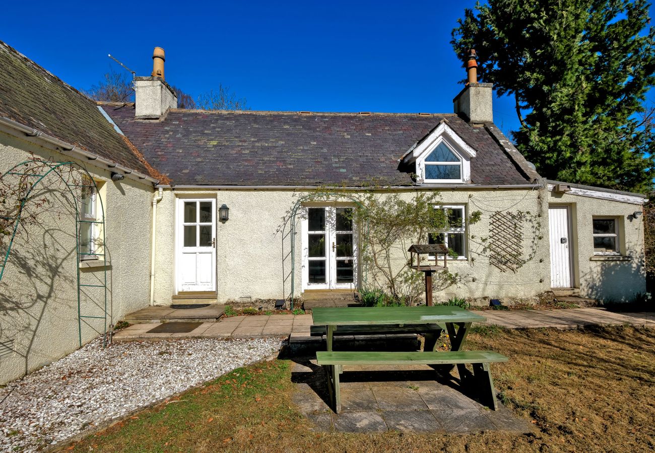 Cottage in Inverurie - Corrennie School Cottage