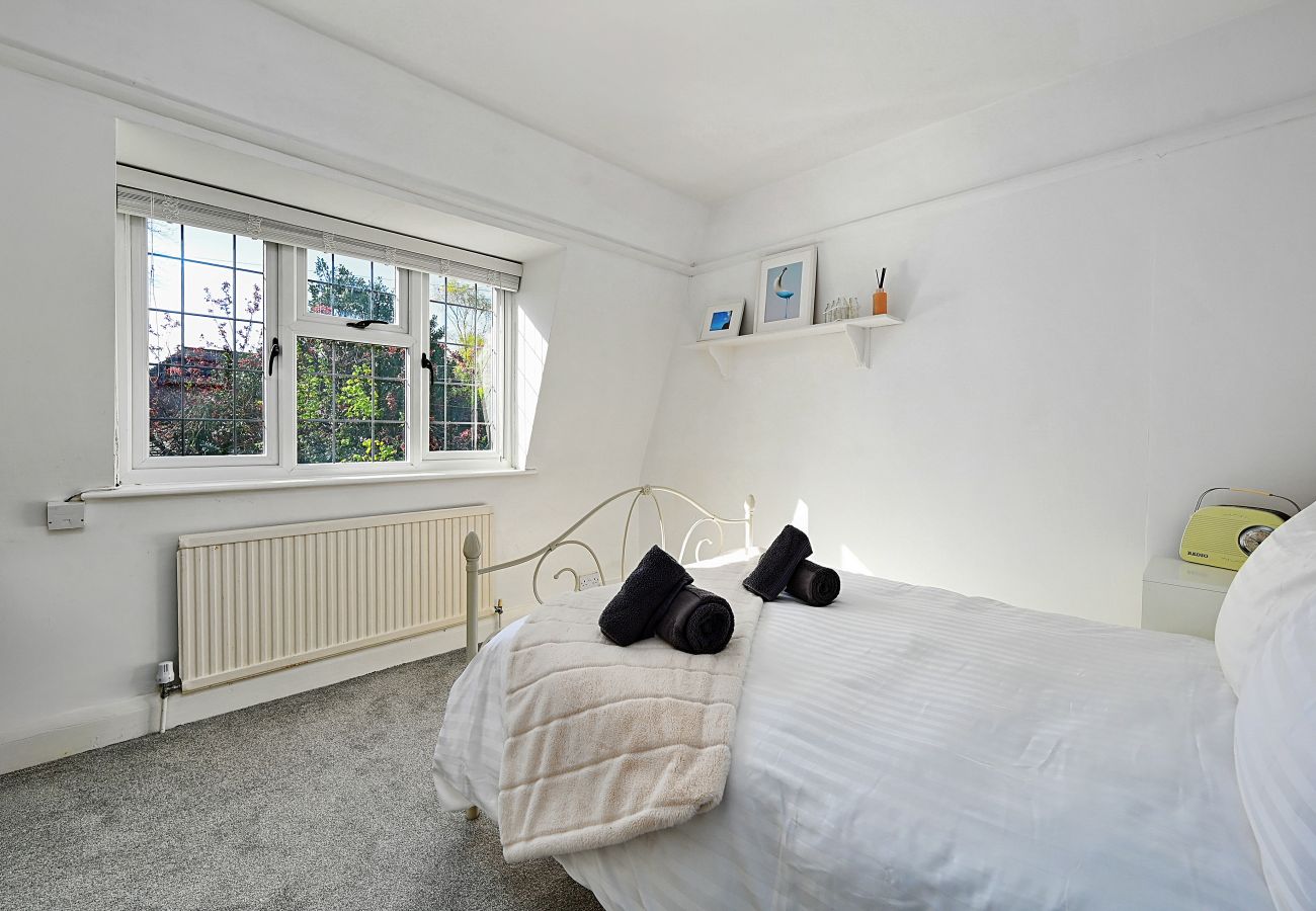 House in Lewes - 19, South Way