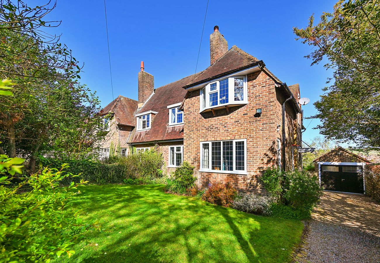 House in Lewes - 19, South Way