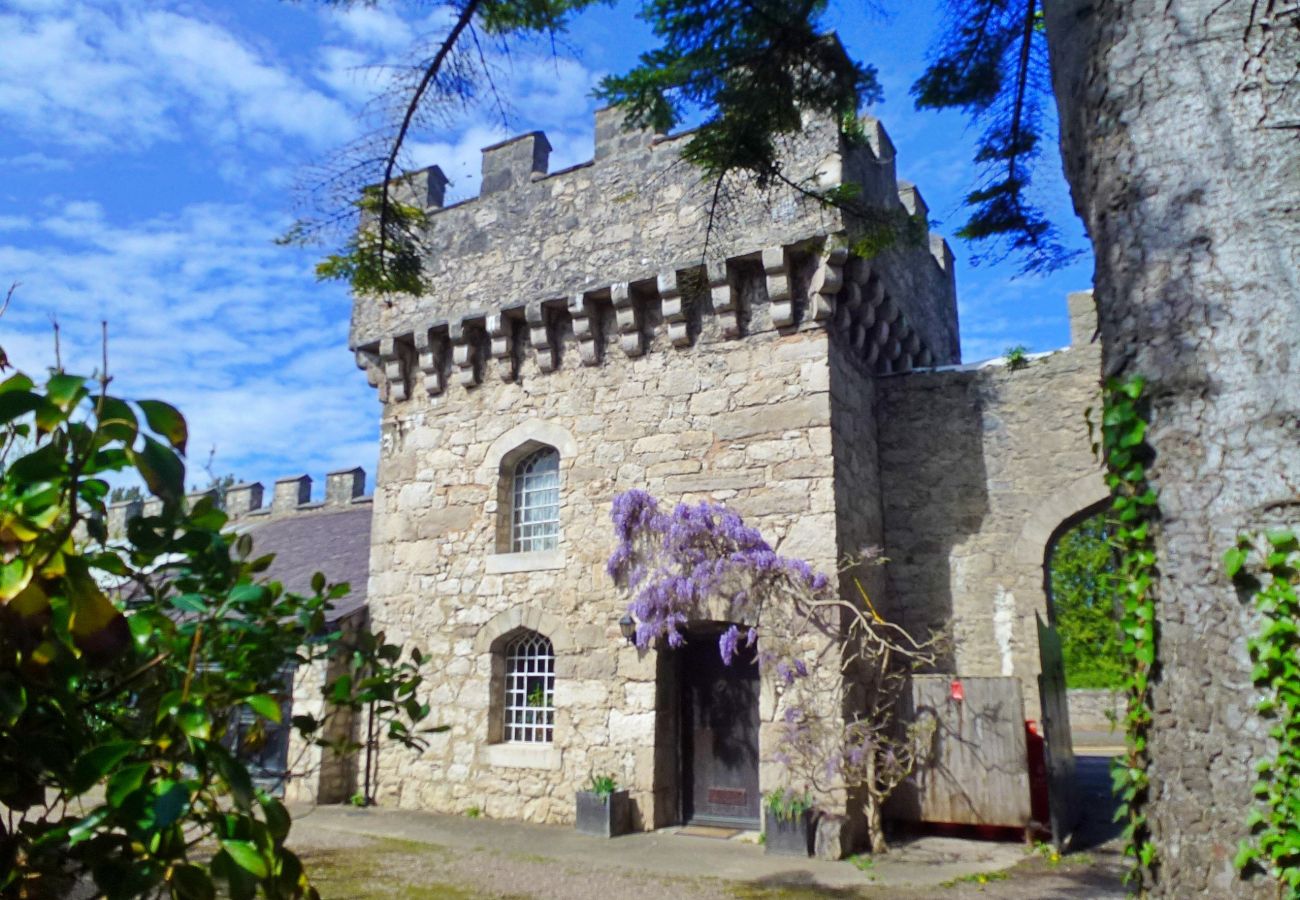 Cottage in Abergele - Hen Wrych Hall Tower