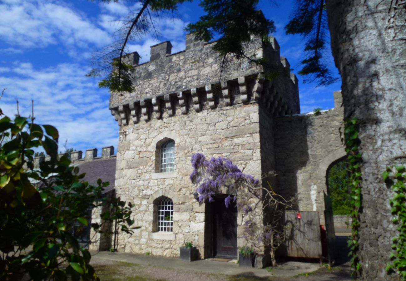 Cottage in Abergele - Hen Wrych Hall Tower