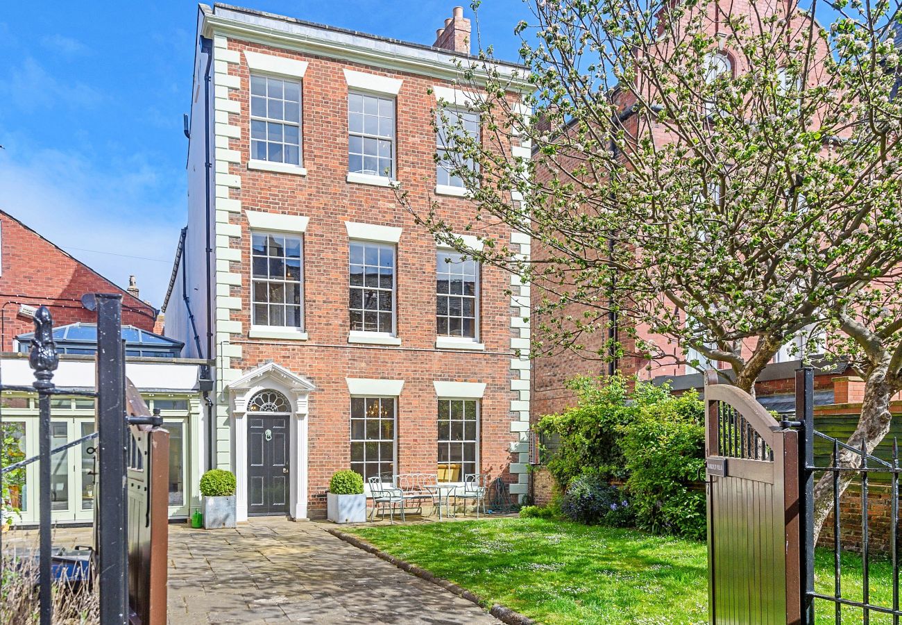 House in Whitby - Harold Villa