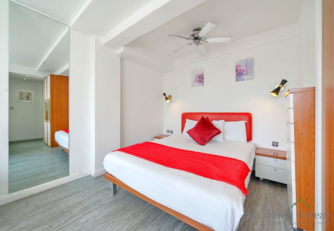 Apartment in London - Roland House - Deluxe Studio
