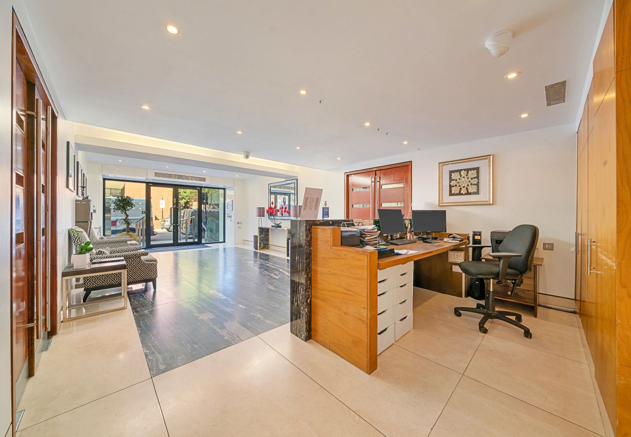 Apartment in London - Roland House - Deluxe Studio