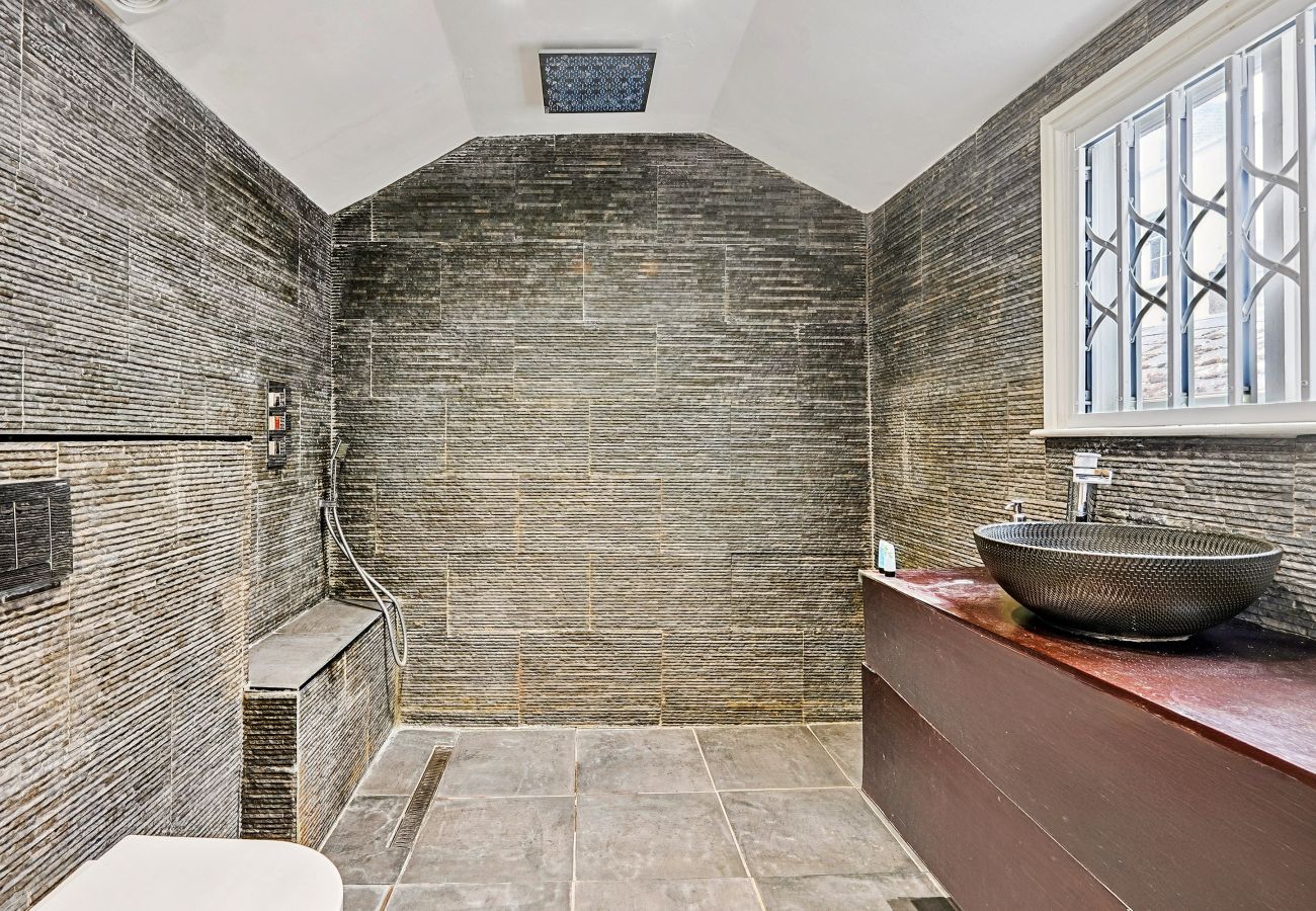 House in East Molesey - Palace Gate