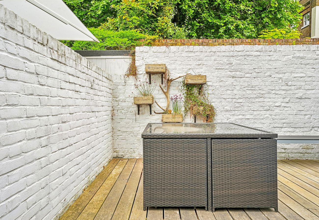 House in East Molesey - Palace Gate