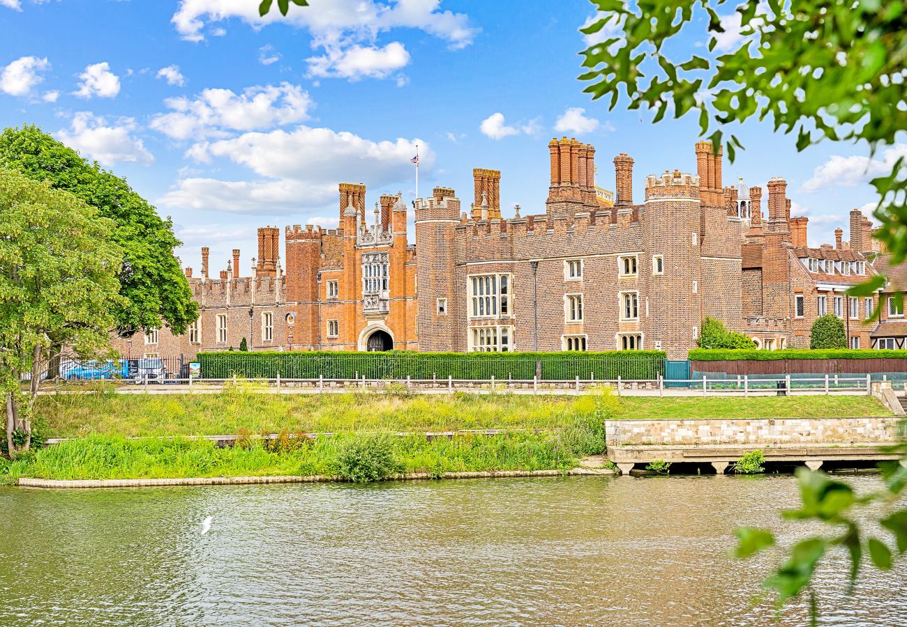 House in East Molesey - Palace Gate
