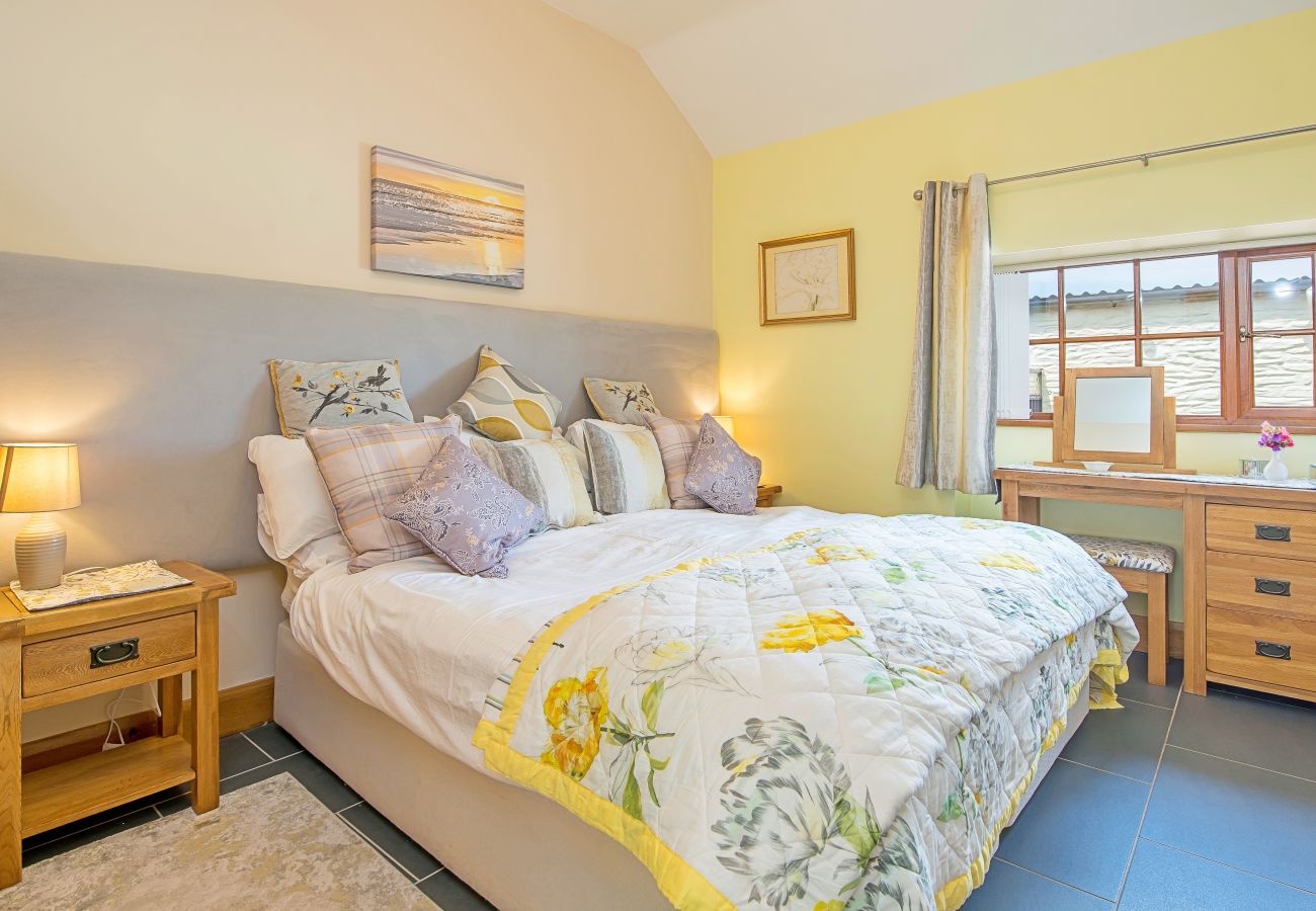 Cottage in Cardigan - Yr Hen Llaethdy
