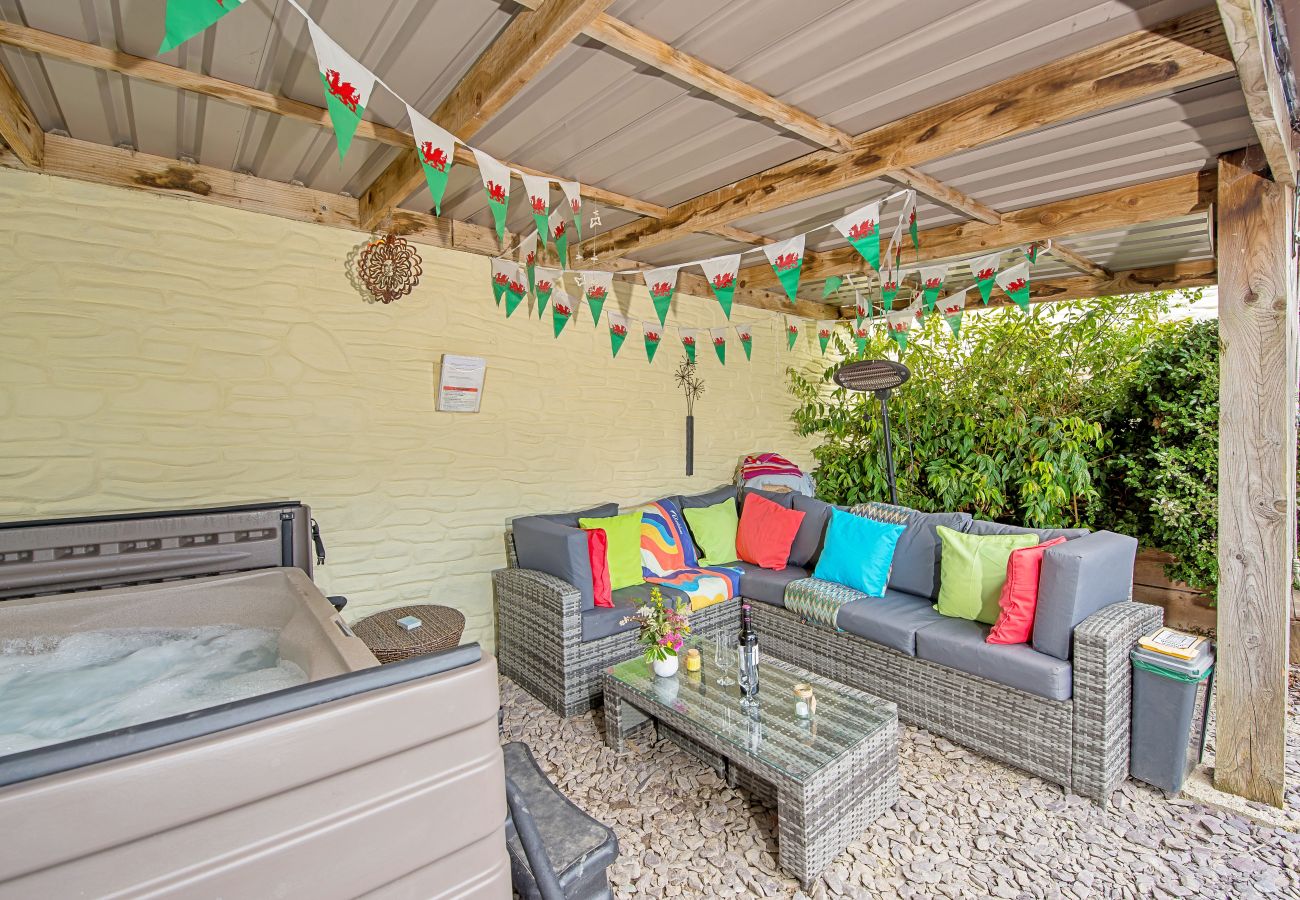 Cottage in Cardigan - Yr Hen Llaethdy