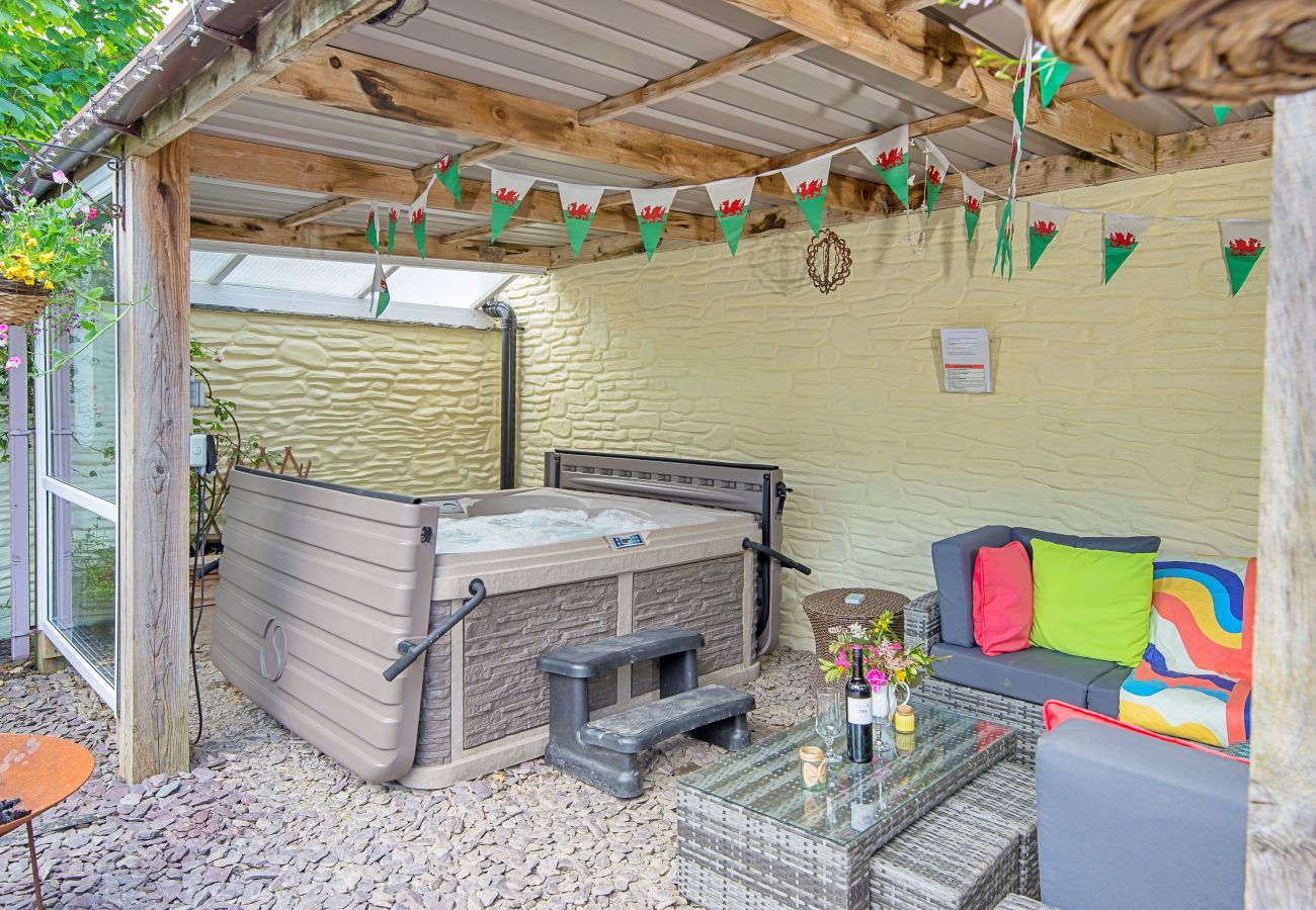 Cottage in Cardigan - Yr Hen Llaethdy