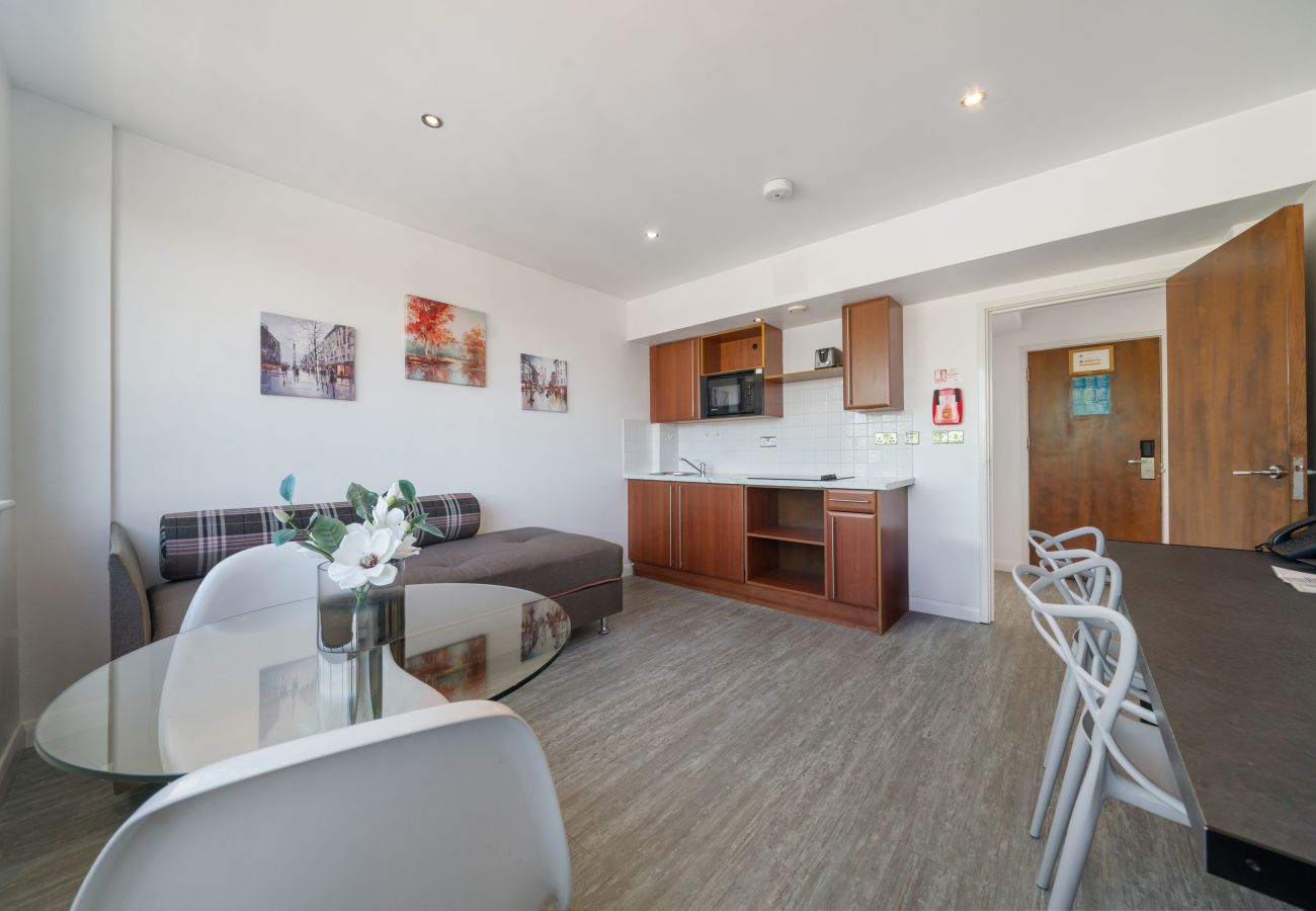 Apartment in London - Roland House - Two Bedroom A