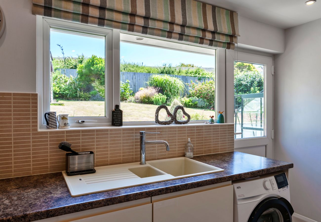 Bungalow in Salcombe - Paw's Rest
