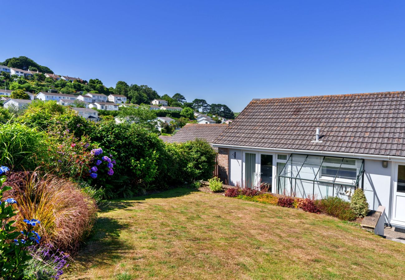 Bungalow in Salcombe - Paw's Rest
