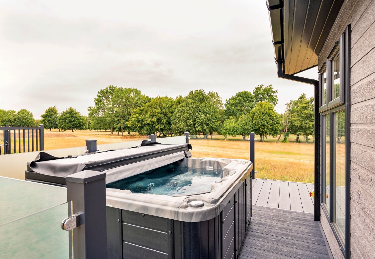 Chalet in Bourn - Cambridge Luxury Lodge