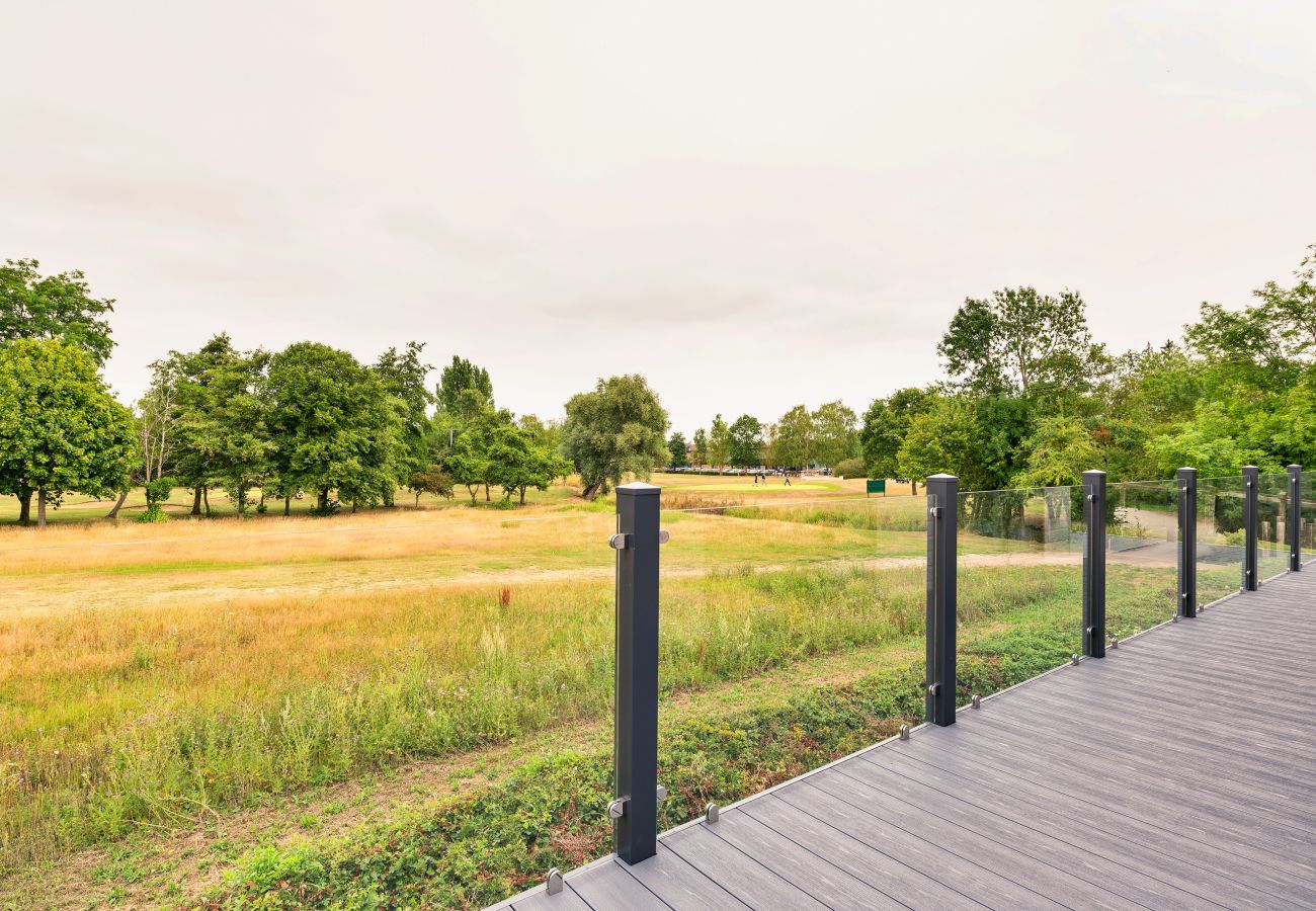 Chalet in Bourn - Cambridge Luxury Lodge