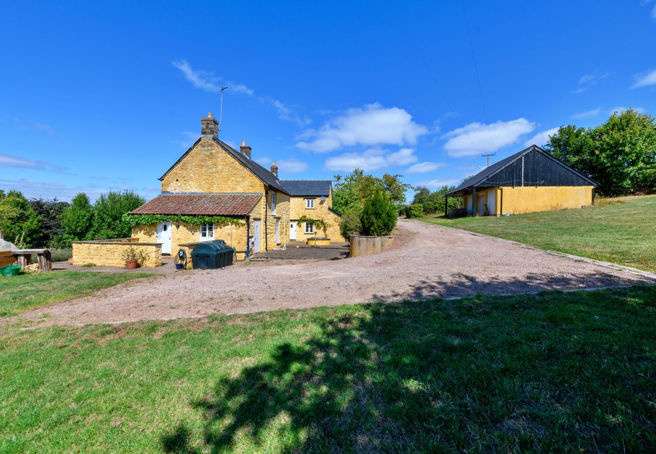 House in Monmouth - Bailey Glace Farmhouse
