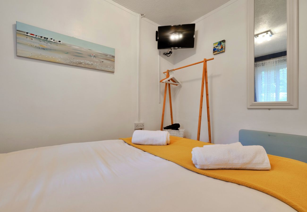 Chalet in St Ives - Joyful Cottage