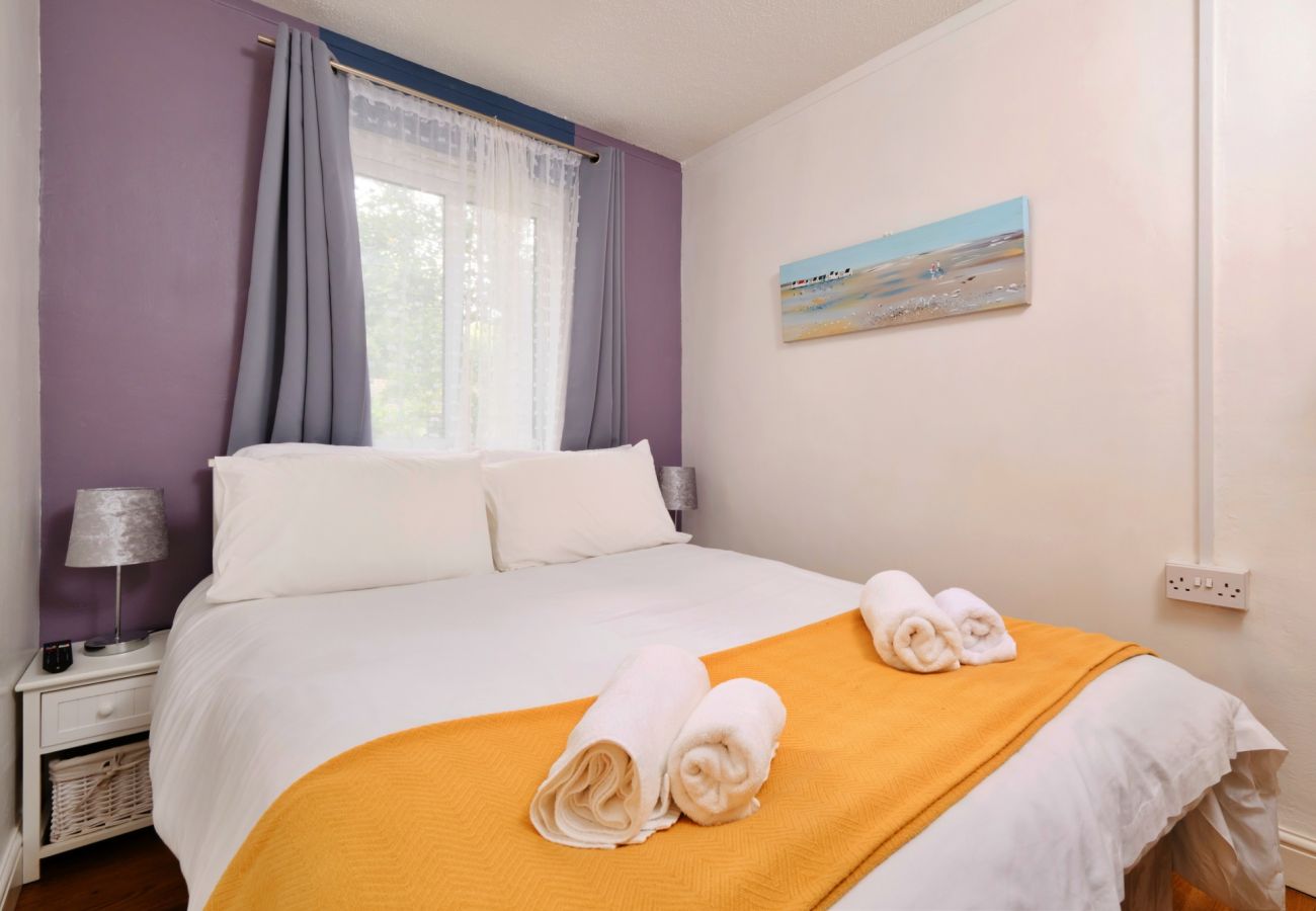 Chalet in St Ives - Joyful Cottage