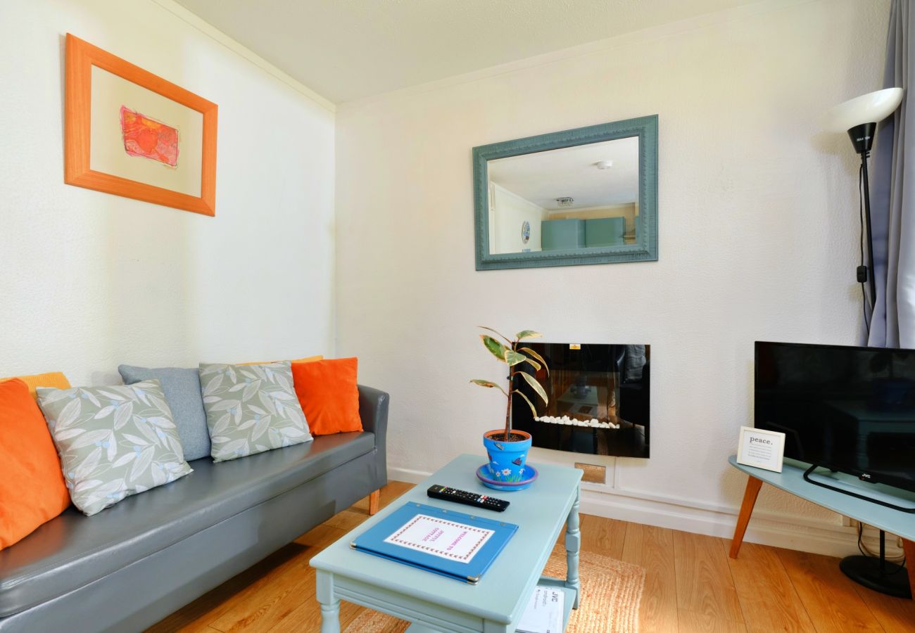 Chalet in St Ives - Joyful Cottage