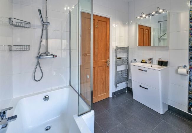 House in Caernarfon - Bryn Derfel House House in Caernarfon - Bryn Derfel House