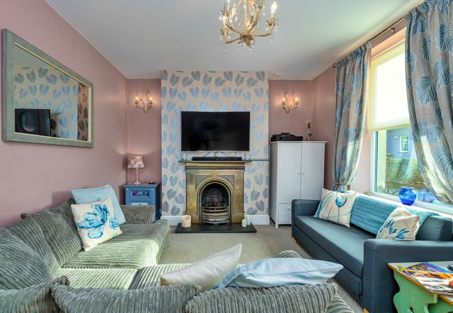 House in Caernarfon - Bryn Derfel House House in Caernarfon - Bryn Derfel House